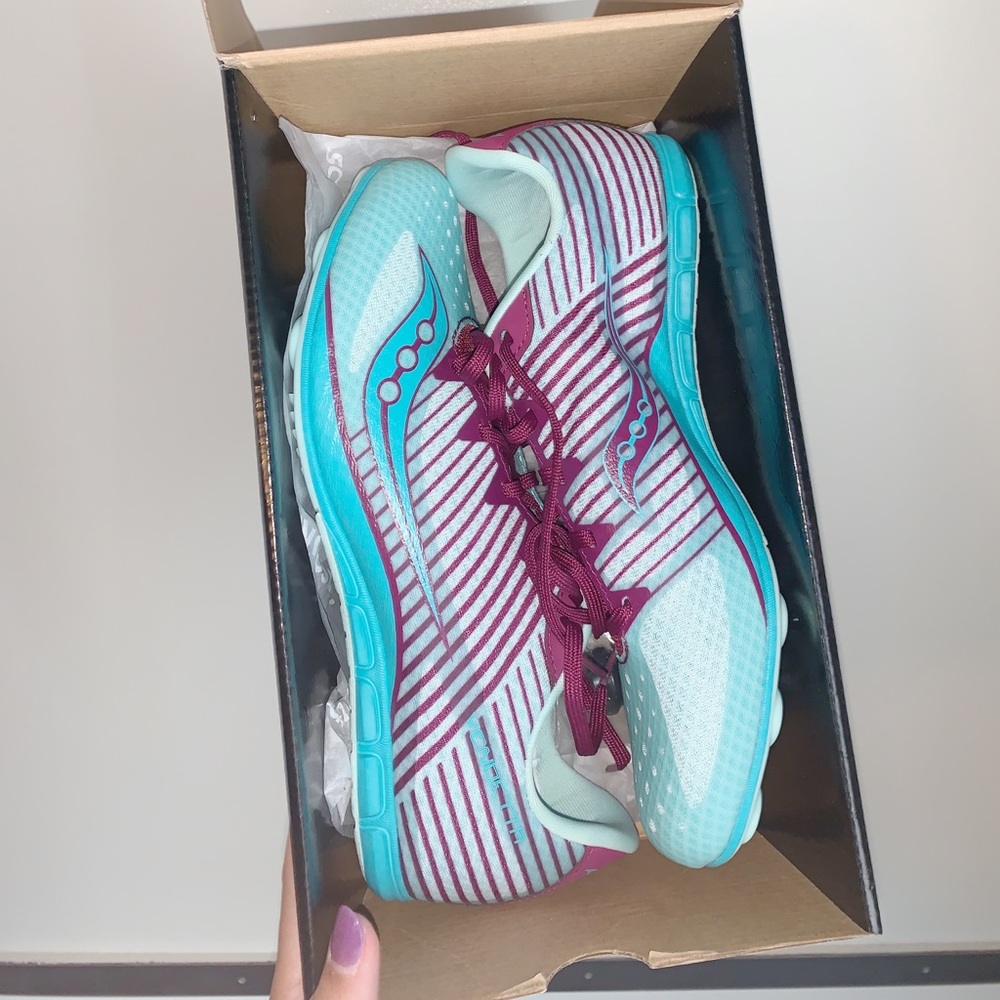 Brand new Saucony Race Shoes
